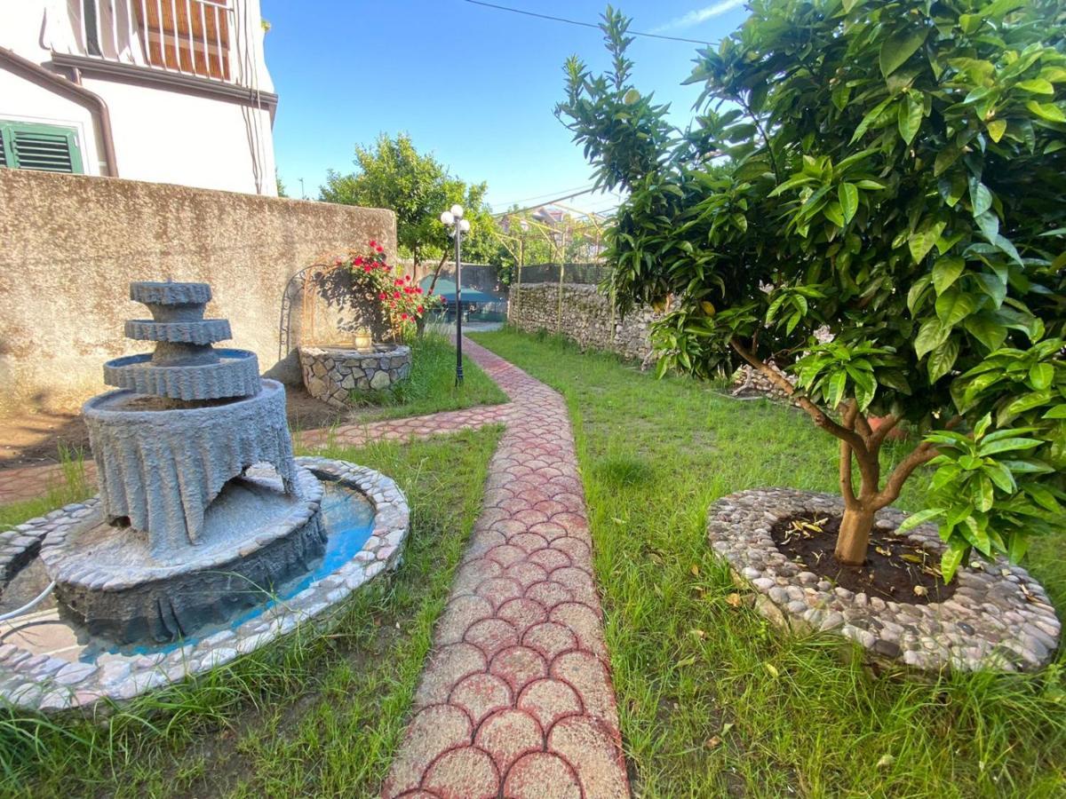 Gather Inn Guest House Shkodra Exterior foto